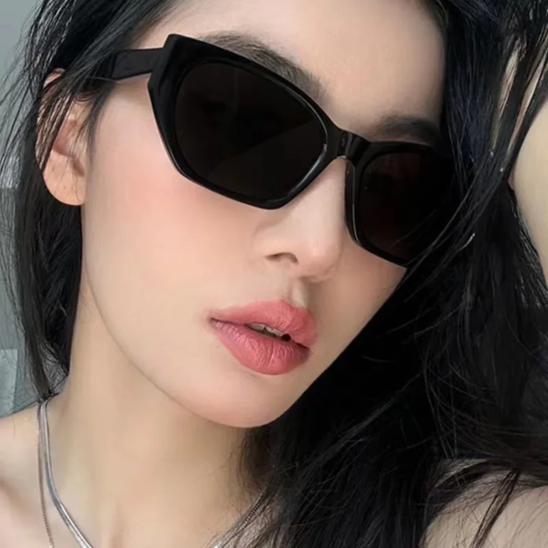 Fashion Women Picture - High-end polygonal cat eye sunglasses for
